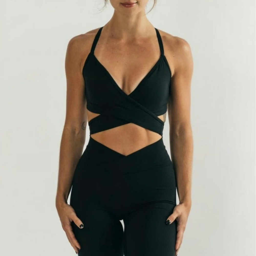 Alphalete Surface Wrap Bra Black‎ Strappy Crossover